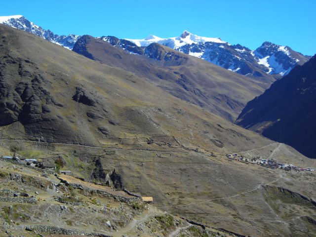Jour 2: Illo Illo (on vient de la vallée au fond à droite)