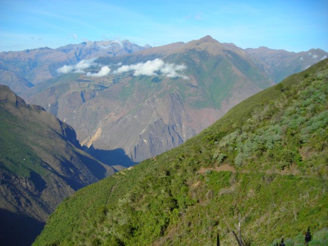 Le bois de nuages en dessus de Maizal