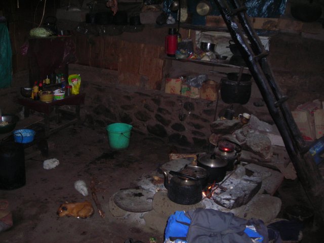 La cuisine chez nos hôtes (on a pas mangé le cochon d'Inde)