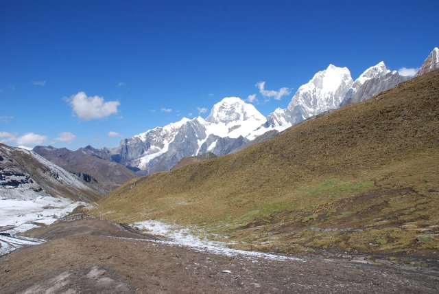 J3: La descente du col vers Caruacocha
