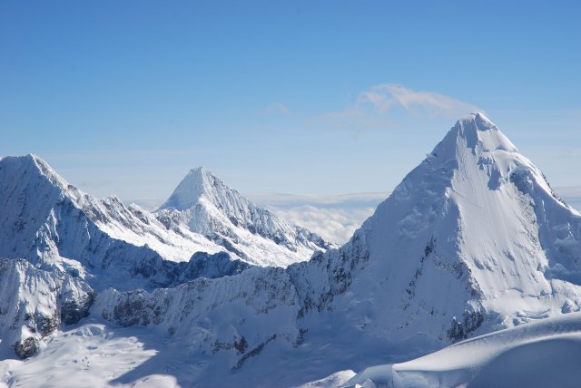L'Alpamayo et le Piramide depuis le sommet du Pisco